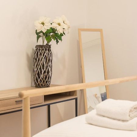 Classic One Bedroom Apartment B Афины Экстерьер фото